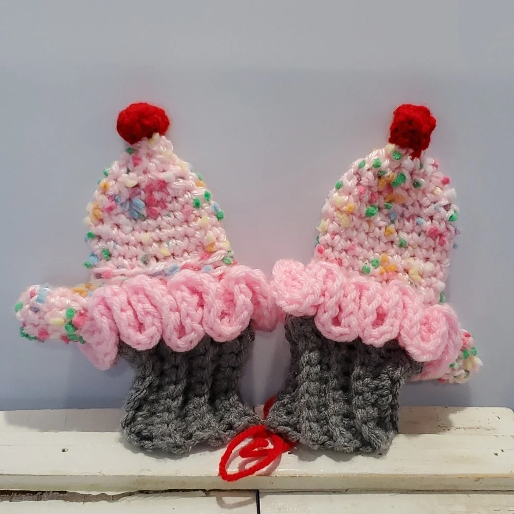 Handmade Crochet Pink Cupcake Mittens Size Toddler NWOT